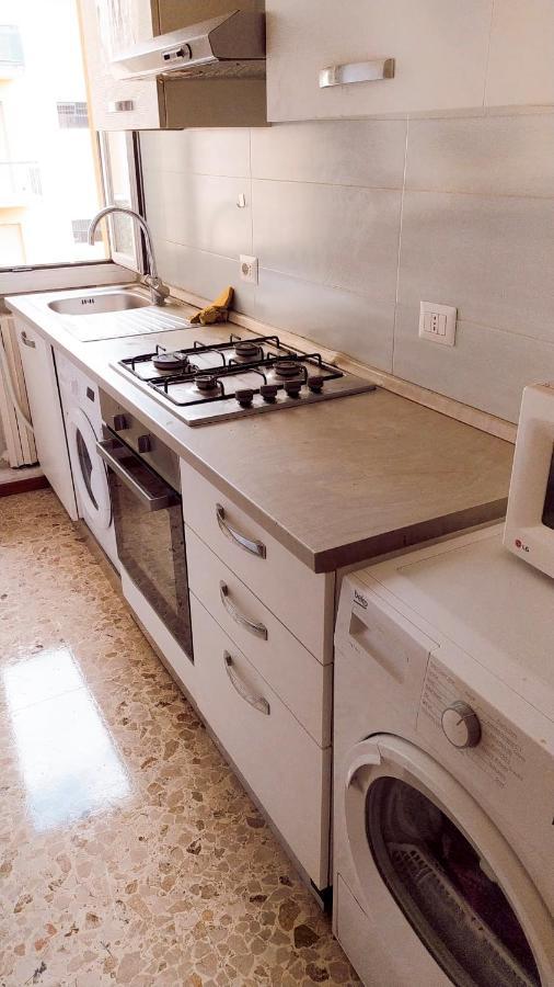 Euro House Hostel Модена Екстериор снимка