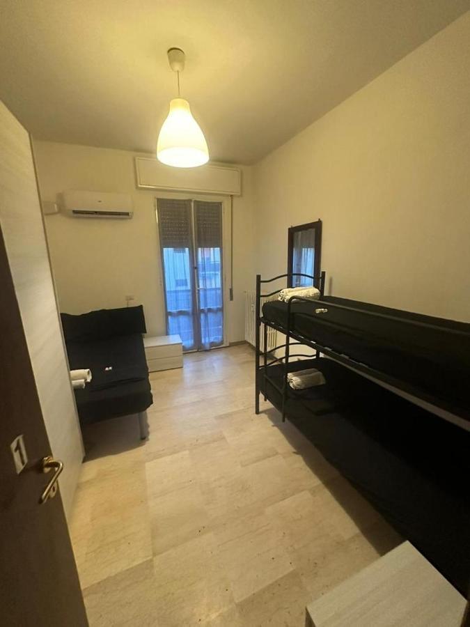 Euro House Hostel Модена Екстериор снимка